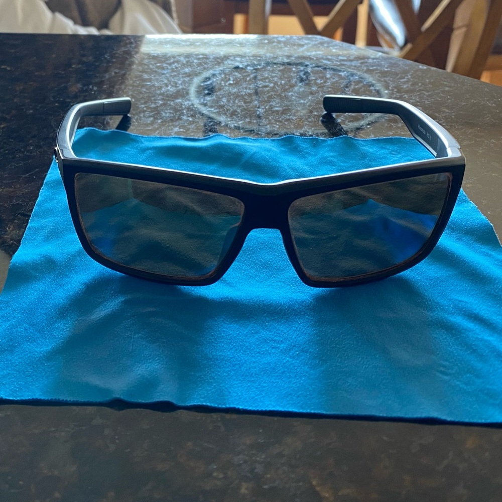 Men’s Oakley Sunglasses